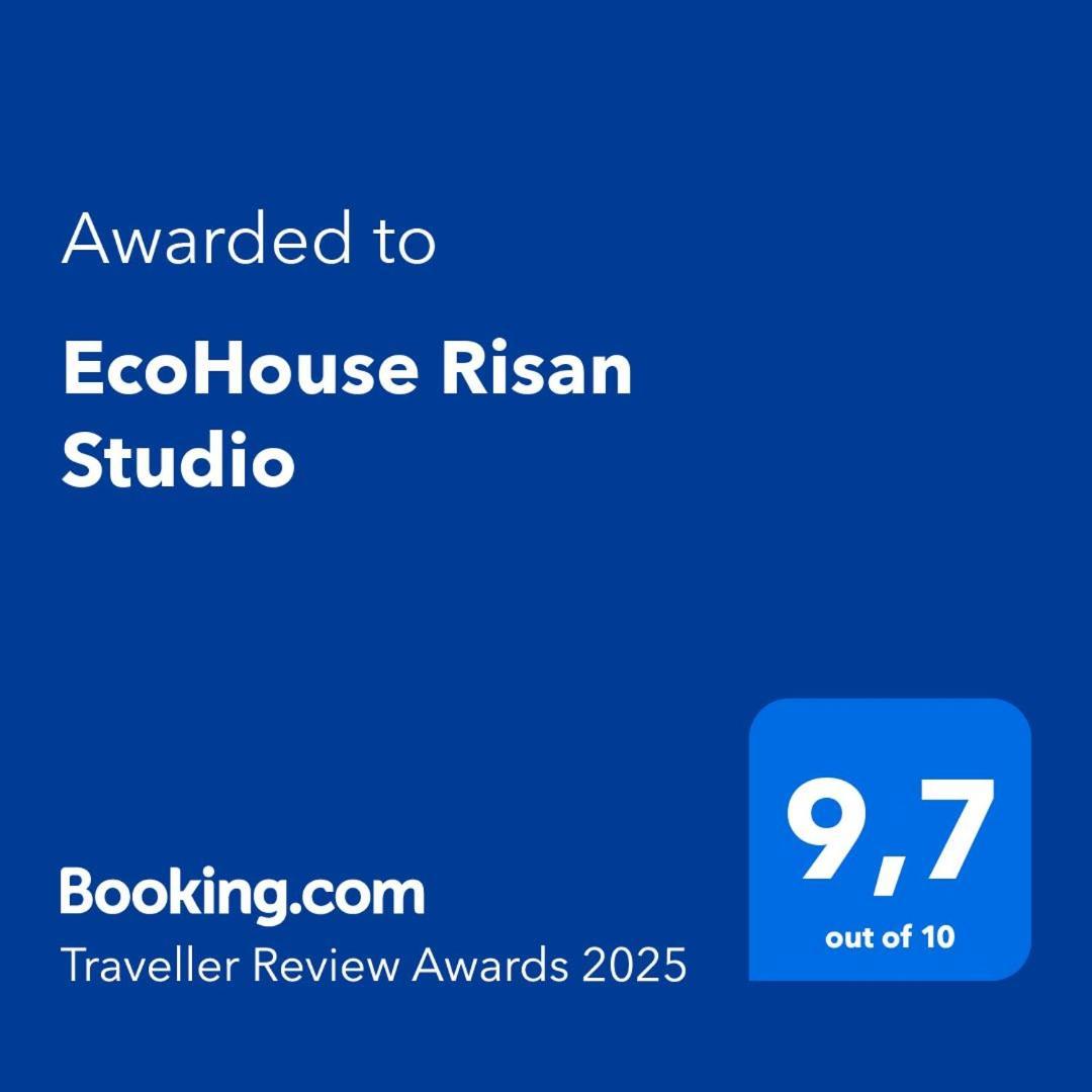Ecohouse Risan Studio Exterior photo